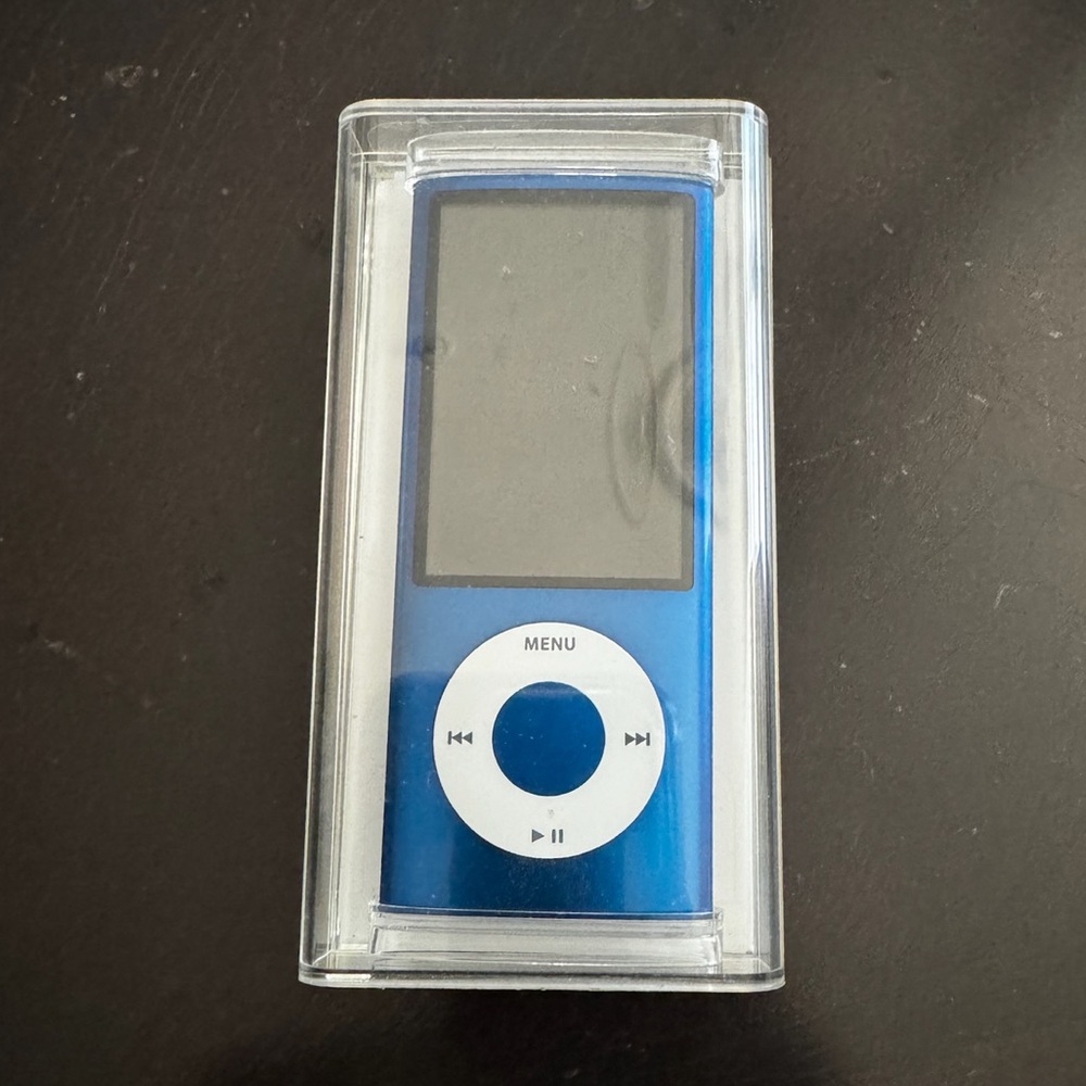 8GB iPod Nano Blue PC037LL/A 5th Generation 2009